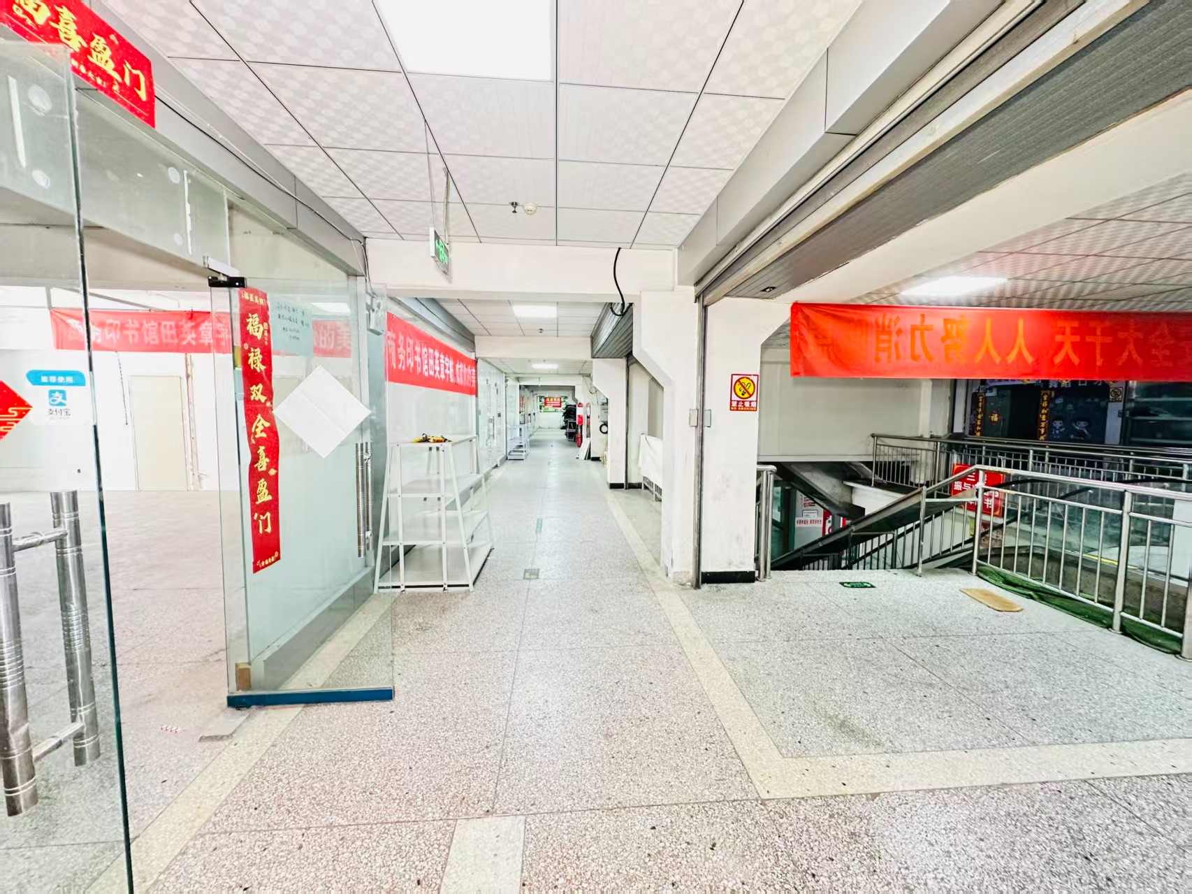 南环路引入人工智能技术应用场景，推动AI与商业、零售、电商、企业服务等领域融合发展。