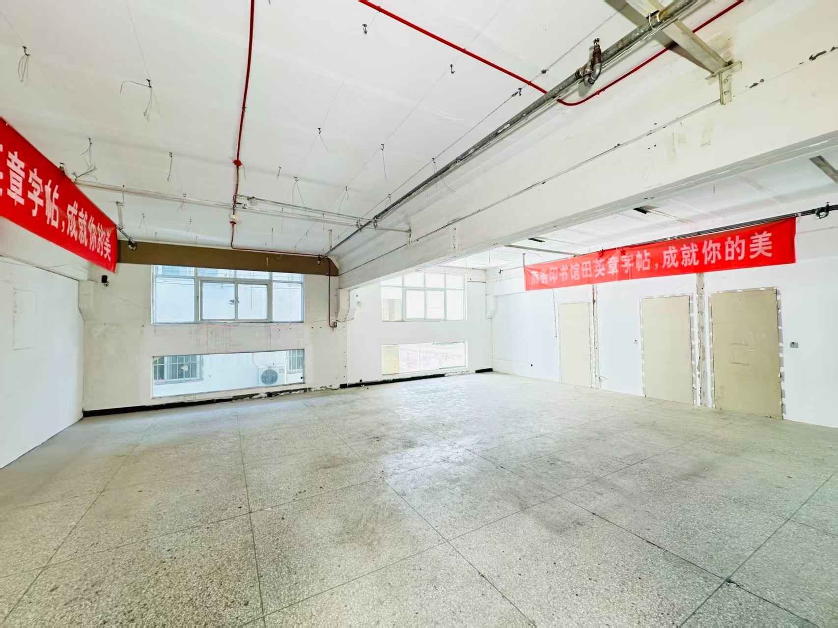 南环路重点吸引人工智能应用、数字经济、电商直播、智能制造服务、软件开发、科技创新企业及创业团队入驻